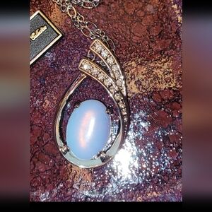 BNWT 18" Silver-Tone Blue Opalescent Teardrop Pendant Necklace